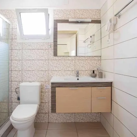 Vakantiehuis Anthia Private A Breath Away From Beaches *