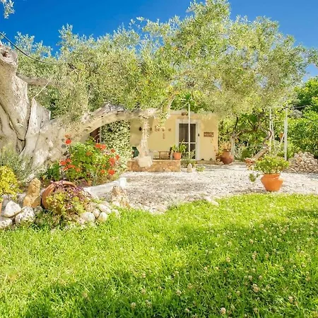 Anthia Private A Breath Away From Beaches *